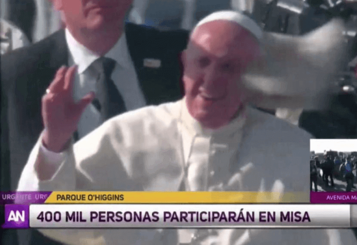papa_francesco_colpito_giornale_cile_youtube_2018