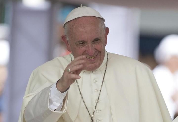 papa_francesco_zoom6_lapresse_2017