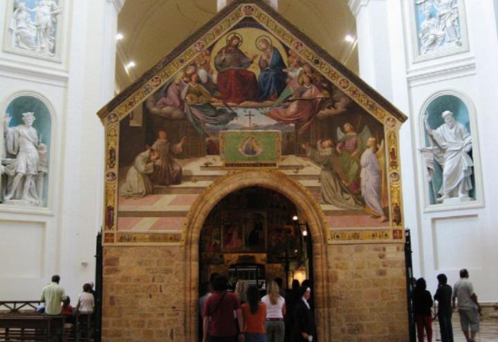 porziuncola_assisi_perdono_indulgenza_san_francesco_basilica_wikipedia_2017