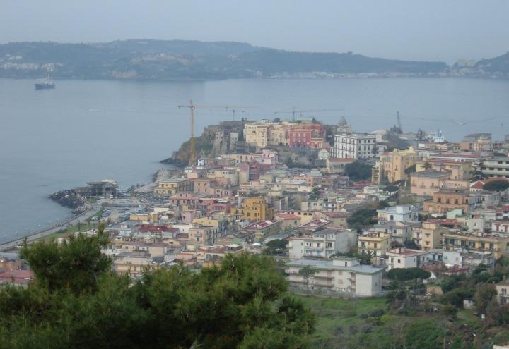 pozzuoli_wikipedia_2017
