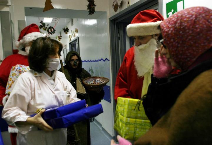 regali_natale_ospedale_medici_bambini_lapresse_2017
