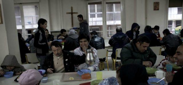 rei_poverta_mensa_caritas_poveri_chiesa_accoglienza_pranzo_lapresse_2017