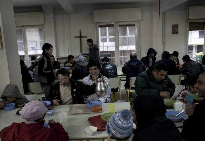 rei_poverta_mensa_caritas_poveri_chiesa_accoglienza_pranzo_lapresse_2017