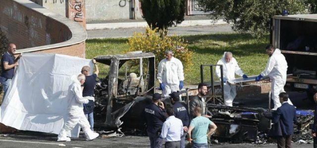 roma_rogo_incendio_camper_rom_polizia_lapresse_2017