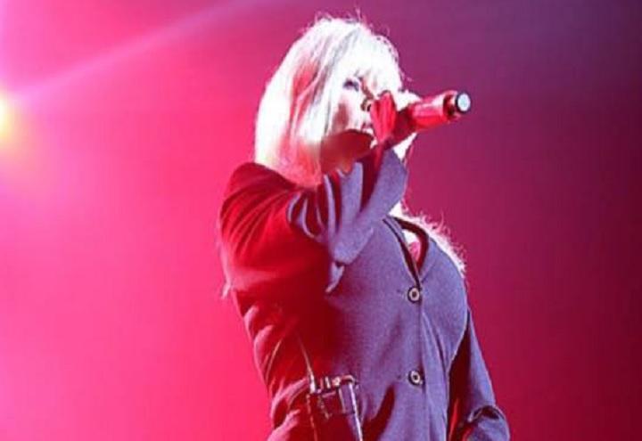 samantha_fox_facebook_2017