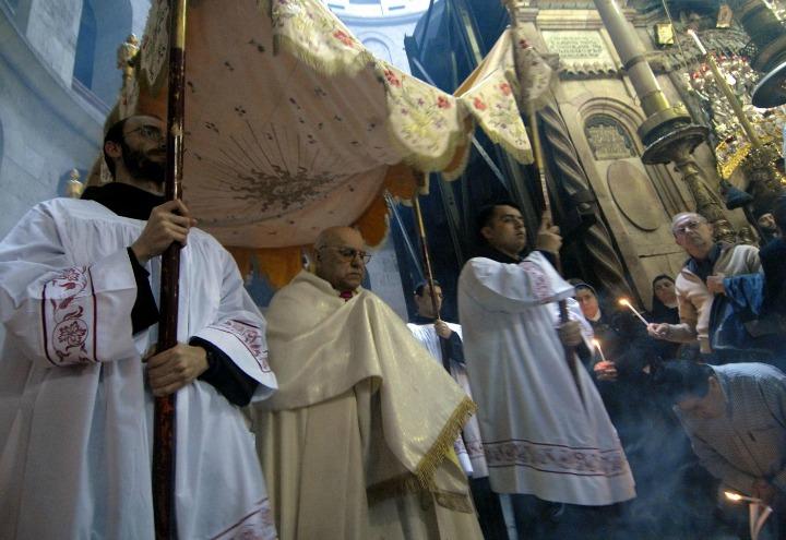 santo_sepolcro_gerusalemme_tomba_gesu_lapresse_217