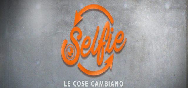 selfie_le_cose_cambiano_logo