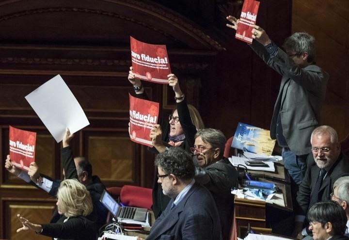 senato_protesta_fiducia_lapresse_2017