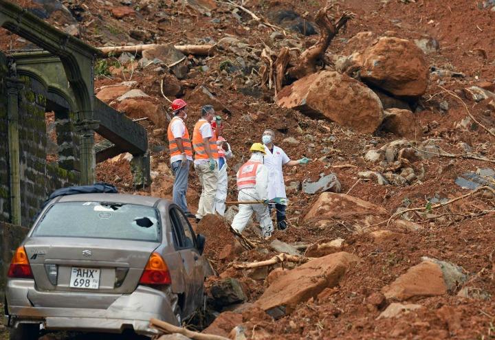 sierra_leone_frana_morti_fango_soccorsi_lapresse_2017