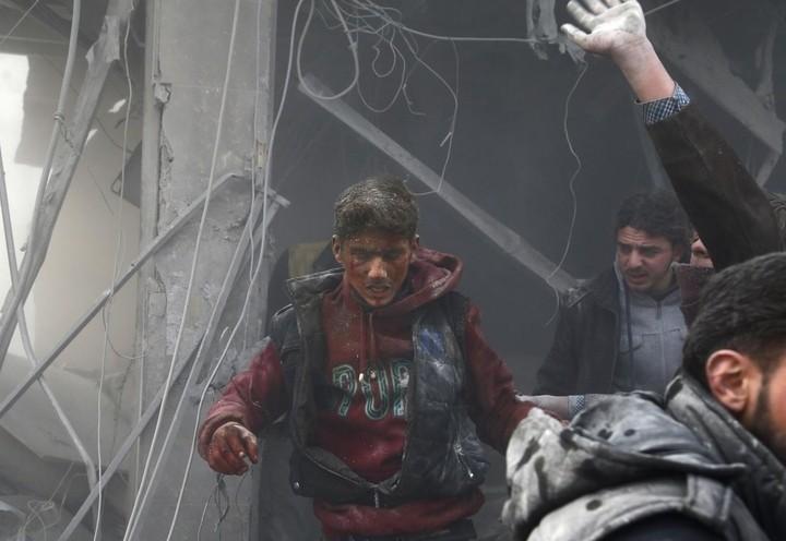 siria_guerra_13_bombe_feriti_lapresse_2018