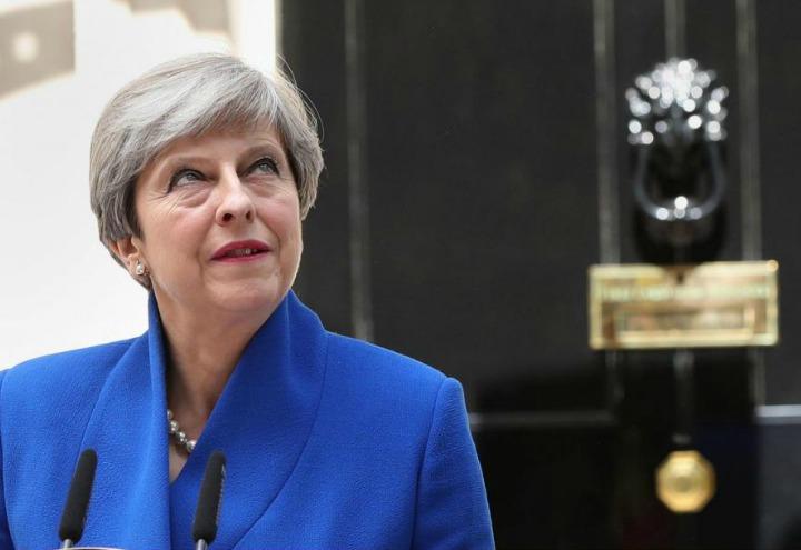 theresa_may_2_downingstreet_lapresse_2017