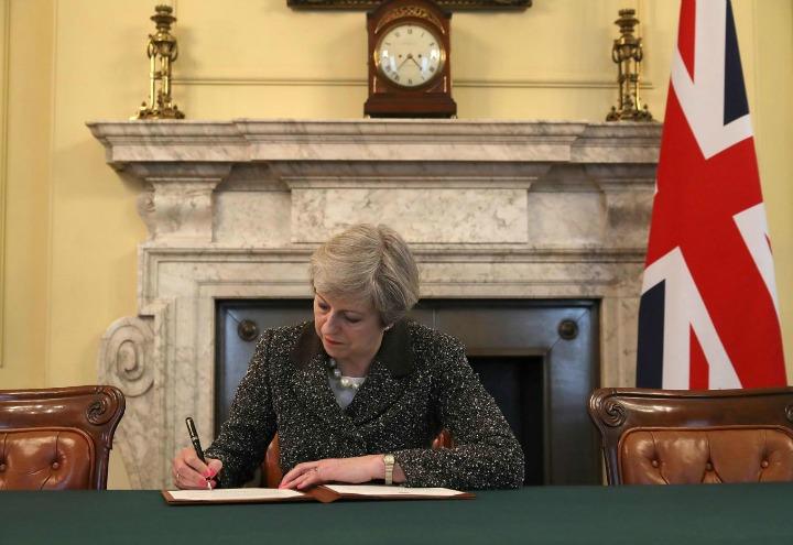 theresa_may_brexit_regno_unito_inghilterra_europa_negoziati_ue_lapresse_2017