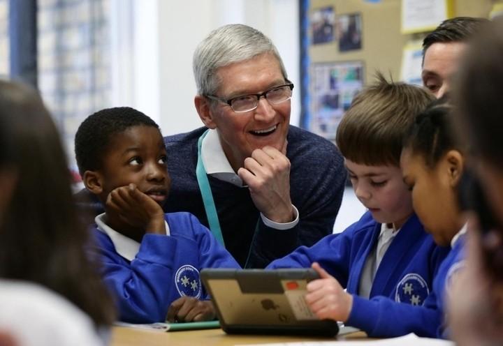 tim_cook_apple_scuola_lapresse_2017