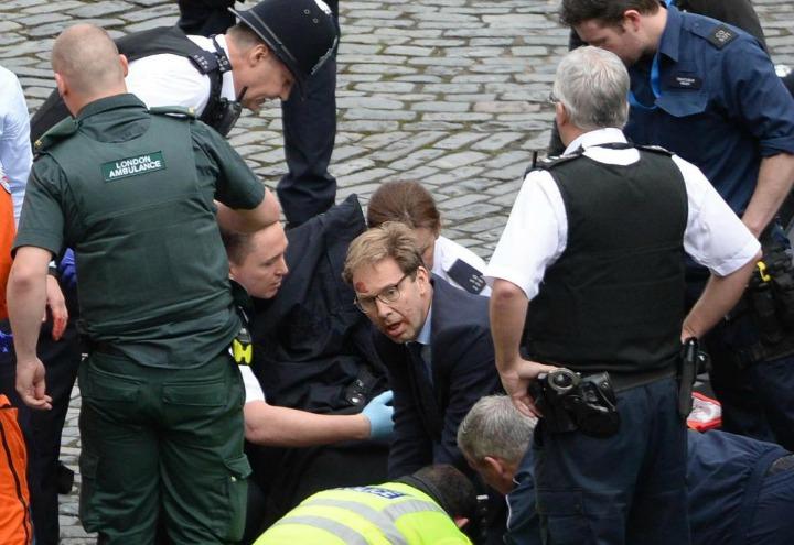 tobias_ellwood_deputato_tory_attentato_londra_poliziotto_lapresse_2017