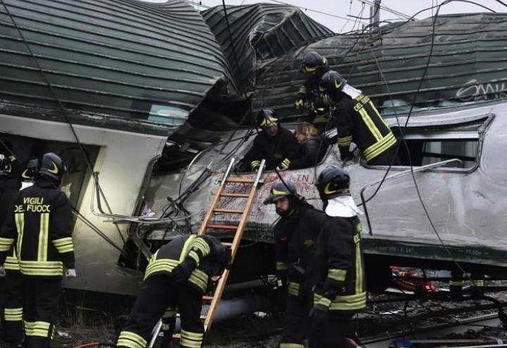 treno_trenord_deragliato_milano_segrate_vigili_fuoco_soccorsi_incidente_twitter_2018