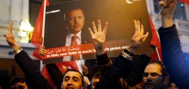 turchia_erdogan_folla_1_lapresse_2017