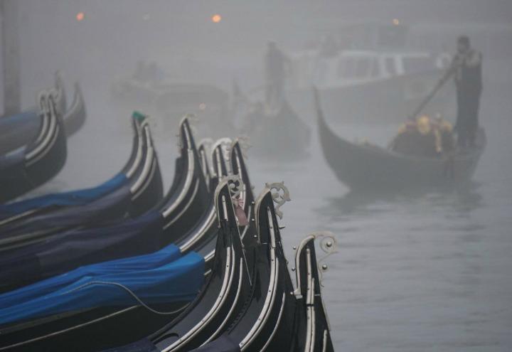venezia_1_gondola_laguna_canalgrande_lapresse_2017