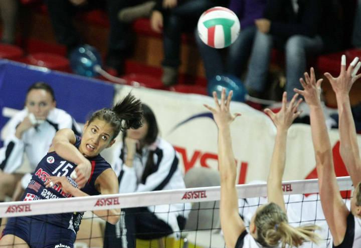 volley_femminile_generico_pallone_rete_lapresse