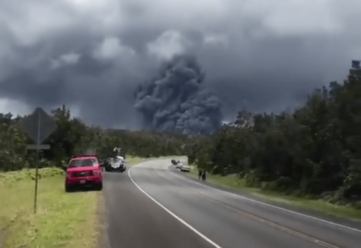 vulcano_kilauea_colonna_fumo_twitter