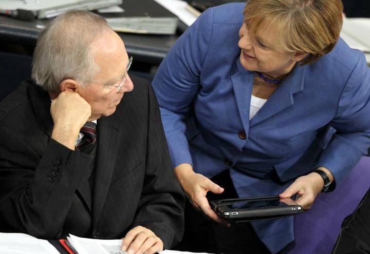 wolfgang_schauble_merkel_1_lapresse_2001