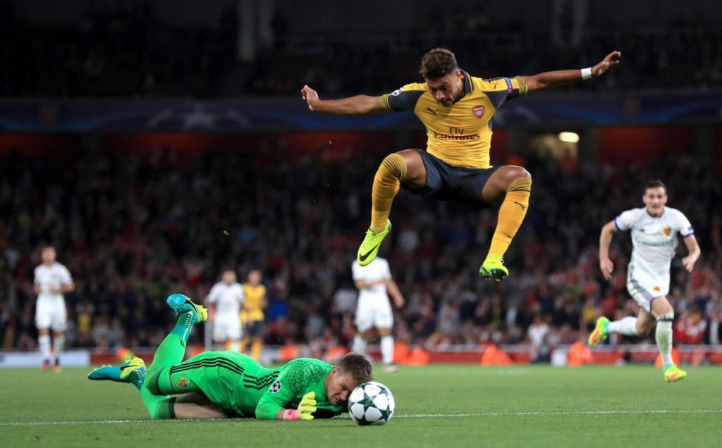Basilea_Arsenal_Oxlade