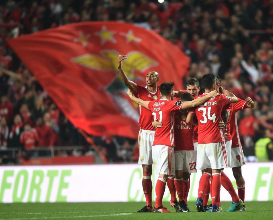Benfica_bandierone