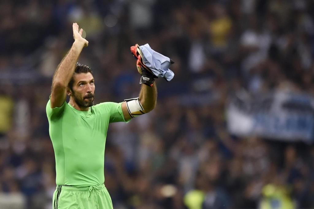 Buffon_verde_saluto