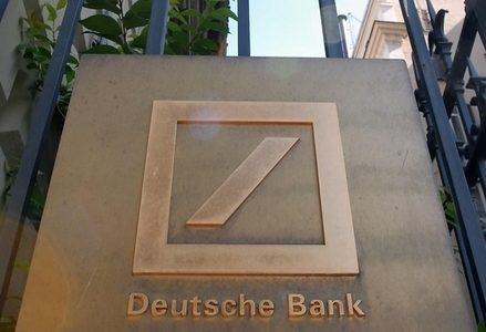Deutsche_Bank_Targa_R439