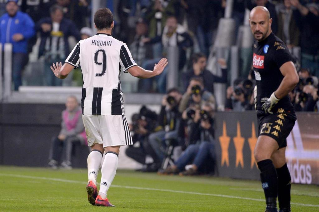 Higuain_Reina