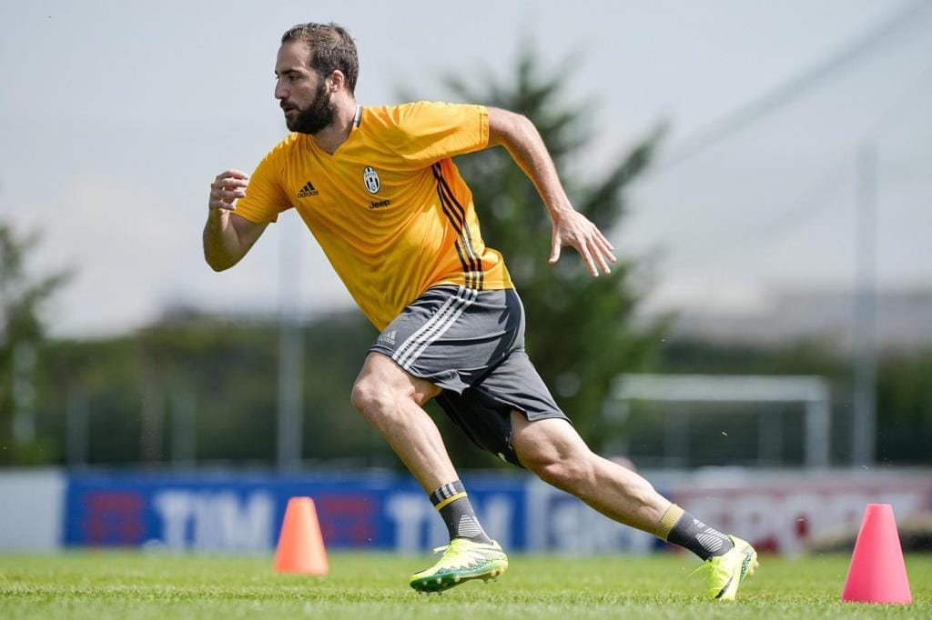 Higuain_corsa2016