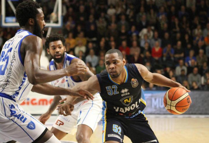 Holloway_Cremona_basket_lapresse_2017