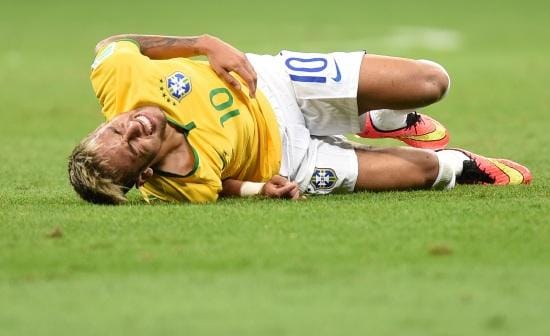 Infortunio Neymar Frattura Della Vertebra Il Recupero Immediato E Solo Un Sogno Per La Star Del Brasile Coppa Del Mondo 2014