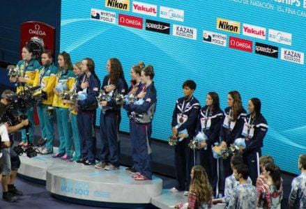 Nuoto_podio_R400