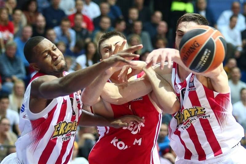 Olympiacosdifesa2015