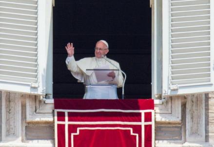 Angelus Video Papa Francesco Il Battesimo Di Gesu E La Gioia Profonda Della Fede Oggi 8 Gennaio 17