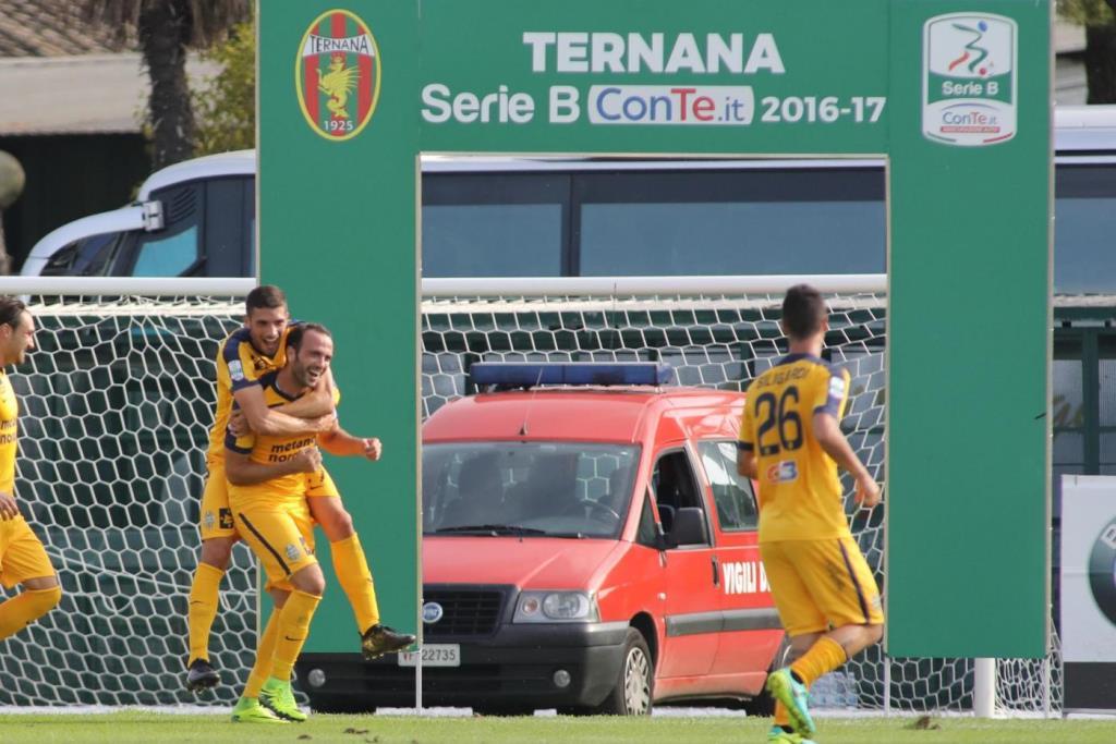Pazzini_Verona_esultanza
