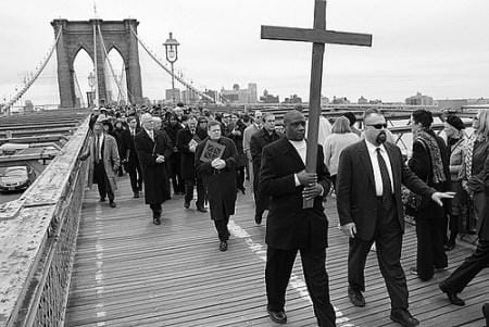 ViaCrucis_NY_bridge