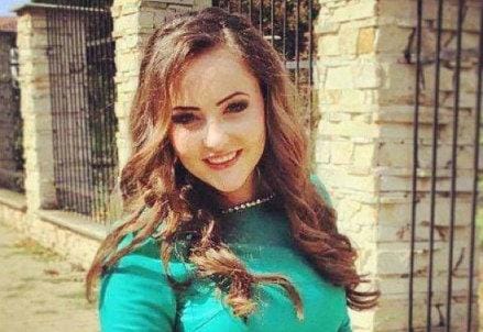 anna_selfie_R439