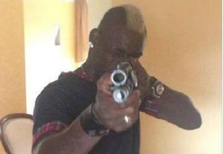 balotelli_fucile_r439