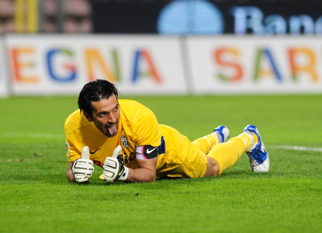 buffon_festoso_sdraiato