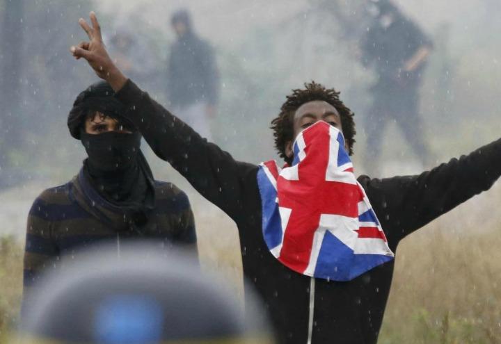 immigrazione_migranti_giungla_calais_lapresse_2016