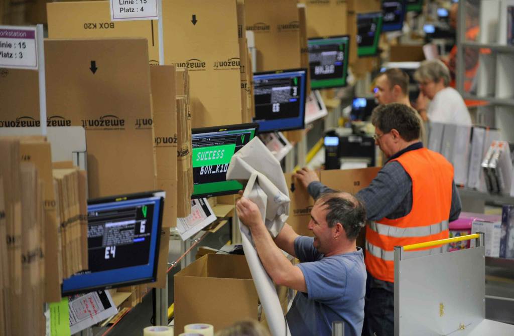 logistica_operai_scatoloni