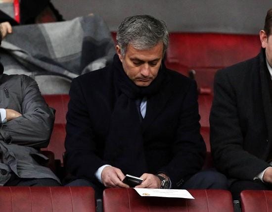 mourinho_cellulare_panchina