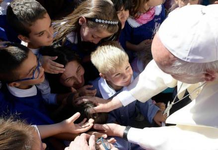 PAPA AD AMATRICE/ Non fa smettere il terremoto, ma porta ...