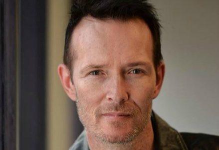 scott weiland stone temple pilots morto a 48 anni sul bus il cantante del gruppo grunge il video di interstate love song