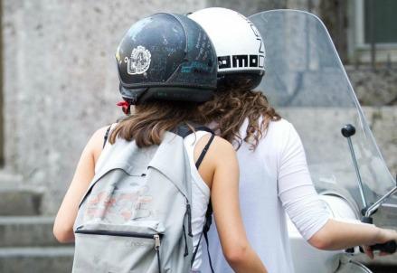 scuola_studenti_giovani1R439