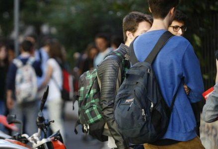 scuola_studenti_giovani3R439