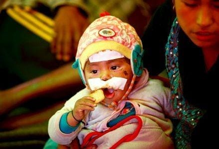 terremoto_nepal_bambinoferitoR439