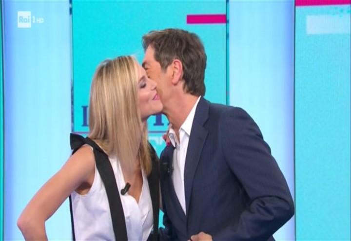 francesca_fialdini_marco_liorni_bacio