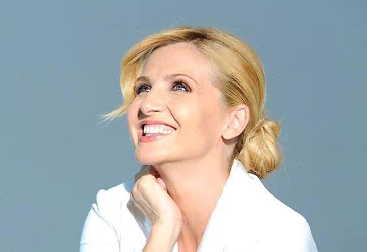 lorella_cuccarini_primopiano_facebook_2017